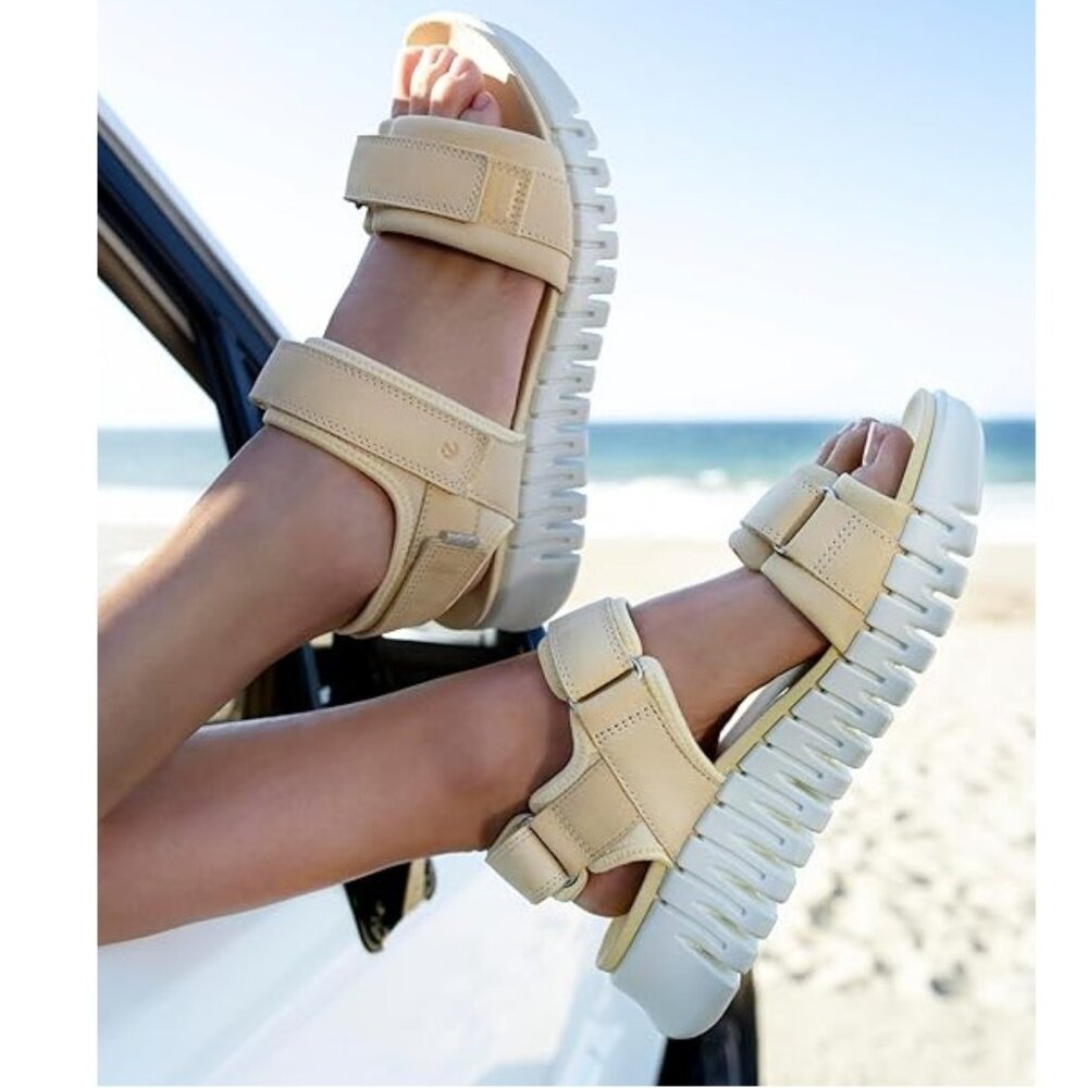 ECCO Women's Gruuv Sol Sandal